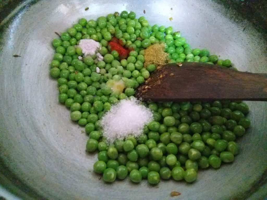 Green Peas and dry spices